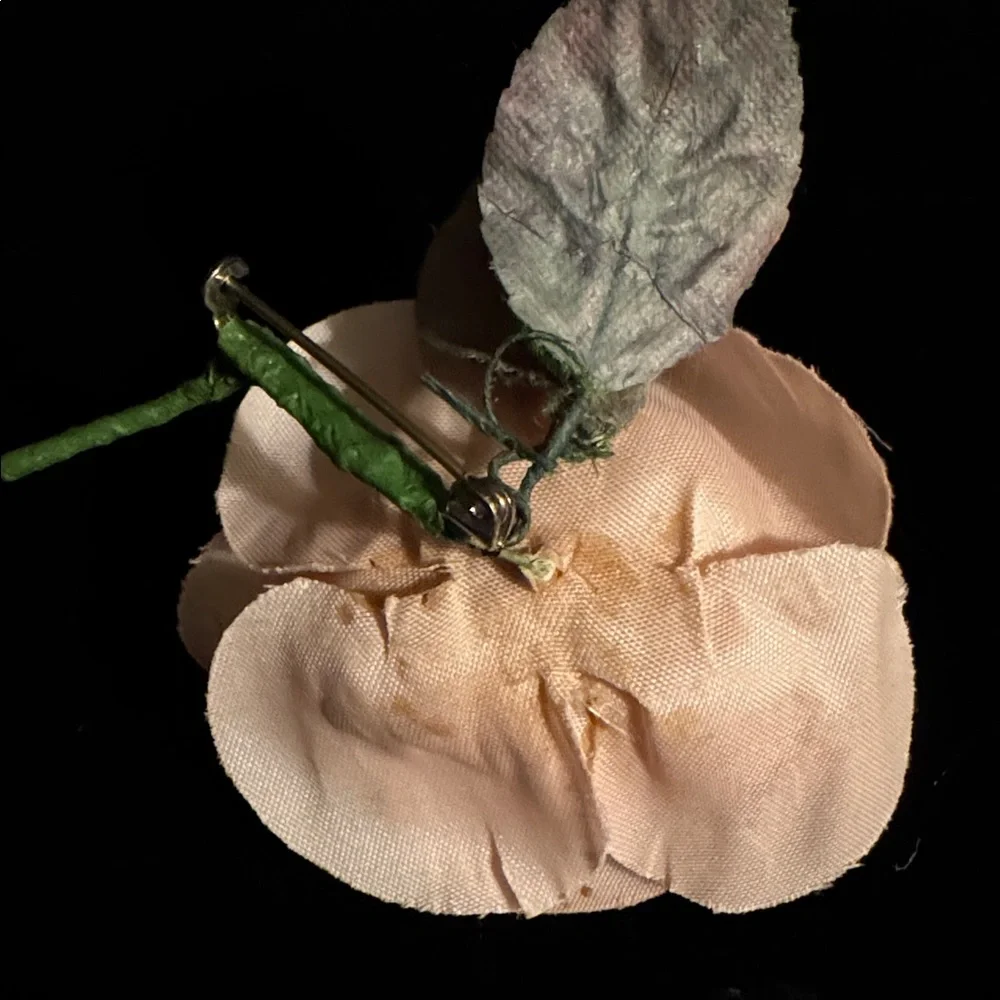 5 Vintage Millinery Floral Brooches - Cream (2), Pink, Beige and Orange - Picture 15 of 16